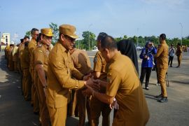 Kotabaru Deputy Regent urges ASN to be open to critism