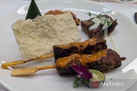 Mencicipi sayur lodeh ala keluarga Habibie & Ainun