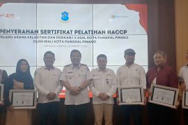 9 pelaku usaha perikanan di Pangkalpinang terima sertifikat HACCP