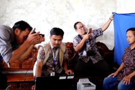 Dindukcapil Temanggung jemput bola perekaman KTP-el bagi warga rentan