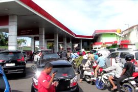 Isu kelangkaan BBM picu antrean panjang di SPBU Jember