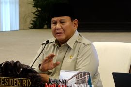 Prabowo kaji opsi pemotongan gaji pejabat hadapi kondisi geopolitik