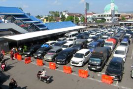 Antrean kendaraan pelabuhan Ketapang Banyuwangi capai tiga kilometer
