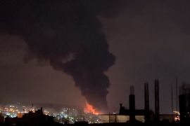 Asap hitam membubung usai kilang Shahran di Teheran terkena serangan