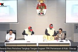 KPK ungkap Bupati Cilacap peras satker Rp75-100 juta untuk THR