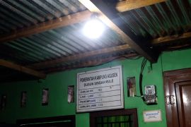Listrik kembali terangi Agusen, warga sambut semangat dan harapan baru