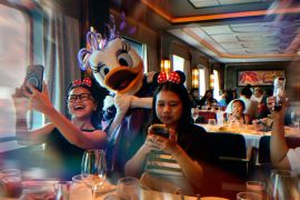 Menyicipi &ldquo;rotating dinner&rdquo; di kapal Disney Adventure di Asia