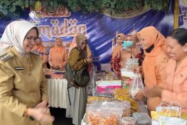 Pemkab Lumajang gelar pasar murah untuk bantu cukupi kebutuhan warga