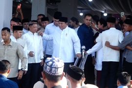 Presiden Prabowo shalat Id bersama warga Huntara Aceh Tamiang