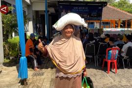 Jelang lebaran, Pemkot Malang salurkan bantuan pangan bagi warga