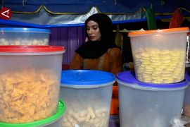 Warga Aceh Timur bangkitkan ekonomi lewat kue kering Lebaran