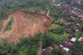 Longsor Ungaran mendekat ke rumah warga, BPBD segera tambah 1 unit EWS