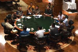 Ratas di Hambalang,&nbsp;Prabowo bahas dinamika global hingga arus mudik