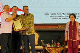 Menkum menyerahkan 146 sertifikat pencatatan kekayaan intelektual di Bali