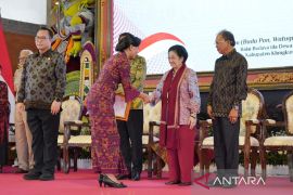 Kemenkum serahkan sertifikat HKI atas inovasi Bunda PAUD Gianyar