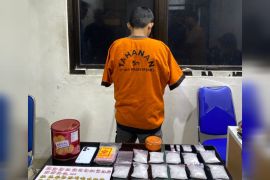 Polda Babel amankan pria pemilik 877 gram sabu dan ratusan pil ekstasi