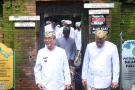 Pemkab Cirebon melestarikan nilai sejarah lewat ziarah hari jadi