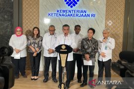 Menaker: gaji karyawan swasta/BUMN-BUMD wajib tetap penuh meski WFH