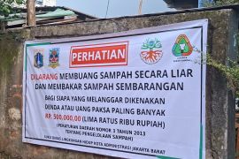 Viral buntut tumpukan sampah, LH pasang spanduk di Pasar Kopro