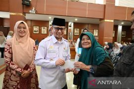 Prioritaskan kelangsungan hidup setara, Pemkot Bukittinggi salurkan bantuan Sembako dan PKH ke Penerima Baru