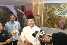 Bansos reguler triwulan kedua cair pekan kedua April, Gus Ipul paparkan upaya percepatannya