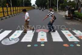 Perbedaan Zebra Cross dan Pelican Crossing: Fasilitas Menyeberang yang Kerap Dikira Sama