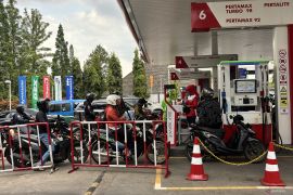 Polrestabes Bandung meningkatkan pengawasan SPBU cegah penimbunan BBM