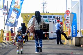 ASDP Ketapang catat 404.000 penumpang menuju Pulau Bali