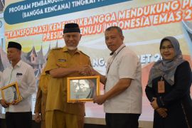 Peran nyata di GENTING, PT Semen Padang raih penghargaan dari Kemendukbangga/BKKBN