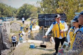 Wamen PU instruksikan penanganan darurat Bendung Kedungrejo  di Madiun