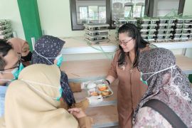 SPPG Selat Tengah salurkan perdana program MBG di MTsN 1 Kapuas