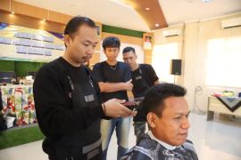 Dinsos Tangerang buka pelatihan cukur rambut gratis bagi warga