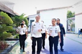 Kakanwil Ditjenpas Jatim tinjau pembangunan ruang kuliah Lapas Madiun