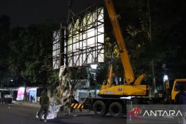 Pemkot Bandung gencarkan penertiban reklame ilegal