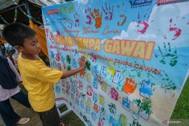 Jangan Asal Kasih Gadget! Ini Aturan Screen Time Aman untuk Anak