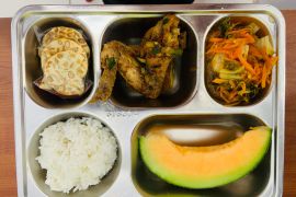 Menu ayam semur dari SPPG Dolok Manampang digemari siswa