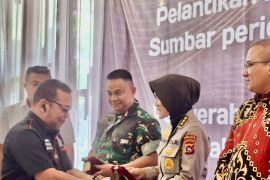 Berkontribusi dalam penanganan bencana, Polda Sumbar raih medali kehormatan dari JPS