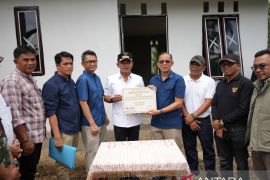 Pemkab Solok serahkan enam unit huntap korban bencana hidrometeorologi