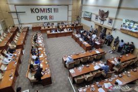 DPR rapat dengan Kajari Karo yang diduga  halangi Amsal keluar rutan