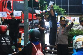 Polresta Banjarmasin humanis kawal aksi Kamisan di tengah hujan deras