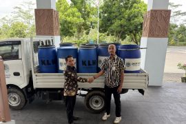 KLH salurkan 2.000 tong untuk pilah sampah tingkat RT di Kalsel