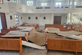 Plafon Gereja Paroki Bunda Hati Kudus Yesus Rumengkor Minahasa runtuh