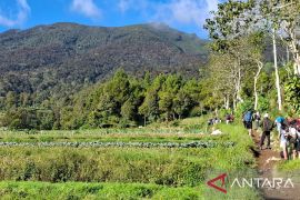 TNGGP buka jalur pendakian 13 April dengan gelang khusus