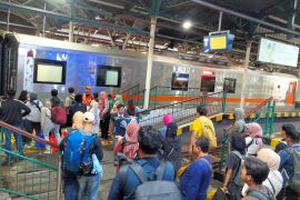 Jelang libur panjang Jumat Agung-Paskah, Sebanyak 25.365 penumpang tiba gunakan kereta api di Daop 6 Yogyakarta