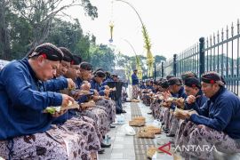 Kirab budaya Mangayubagya 80 tahun Sri Sultan Hamengku Buwono X Page 5 Small