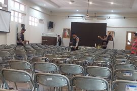 Tim Jihandak sterilisasi gereja di Tangerang jelang misa Kamis Putih