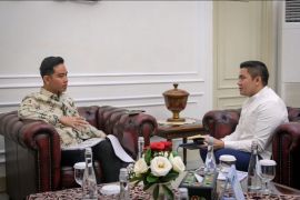 Suasana lebaran, Seskab Teddy temui Wapres Gibran di Istana Wakil Presiden