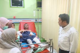 BBM langka, mobil Damkar habis BBM menuju lokasi kebakaran di Agam