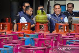 Polda Jateng ungkap pengoplos LPG bersubsidi