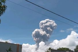 PGA sebut Gunung Dukono di Halut semburkan abu vulkanik setinggi 1.500 meter